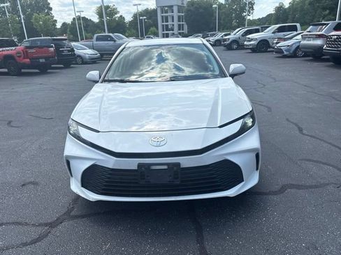 Used 2025 Toyota Camry LE FWD image 5