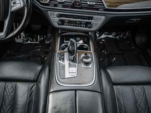 Used 2018 BMW 750i xDrive image 27