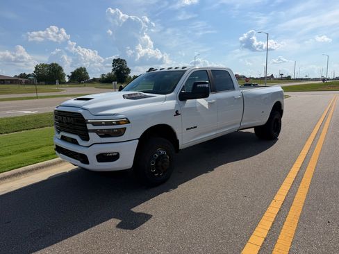 New 2026 RAM 3500 Laramie w/ Night Edition AWD/4WD image 17