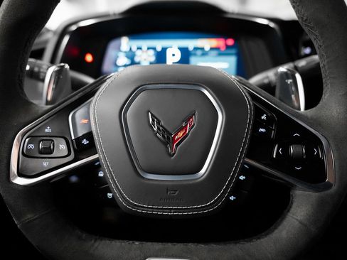 Used 2025 Chevrolet Corvette Z06 RWD image 14