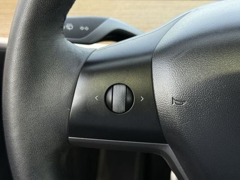Used 2022 Tesla Model Y Performance AWD/4WD image 12