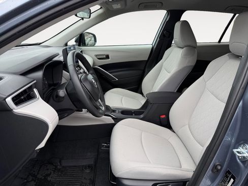 Certified 2025 Toyota Corolla Cross LE image 11