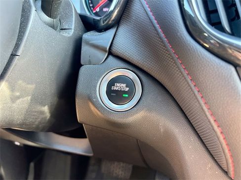 Used 2022 Chevrolet Equinox RS w/ Infotainment Package image 16