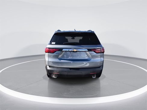 Used 2023 Chevrolet Traverse LT w/ Rear Camera Mirror Package image 7