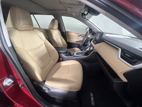 Used 2021 Toyota RAV4 XLE Premium image 32