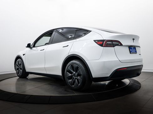 Used 2024 Tesla Model Y Long Range AWD/4WD image 5