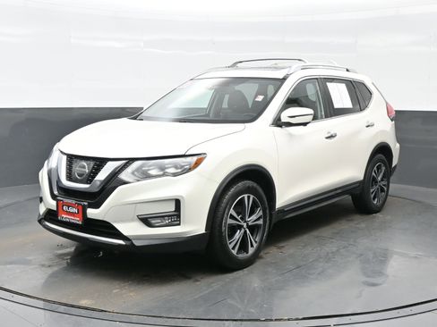 Used 2017 Nissan Rogue SL w/ SL Premium Package image 2