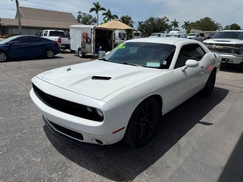 Used 2016 Dodge Challenger SXT Plus image 1