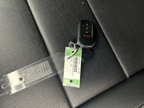 Used 2023 Honda CR-V LX image 9