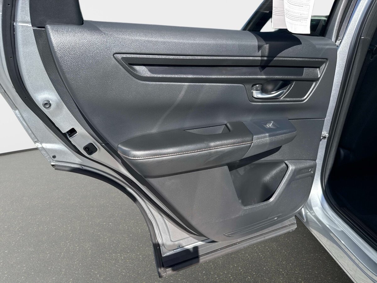 Used 2025 Honda CR-V Sport image 11
