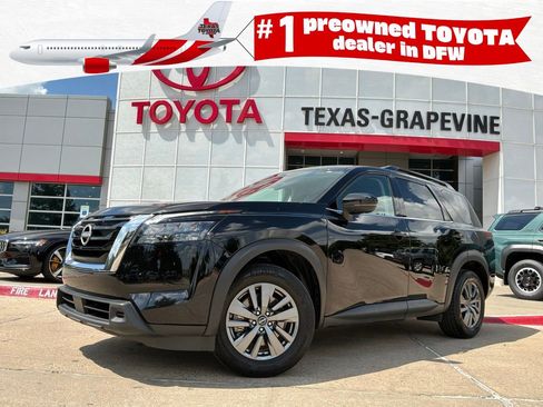 Used 2025 Nissan Pathfinder SV FWD image 1