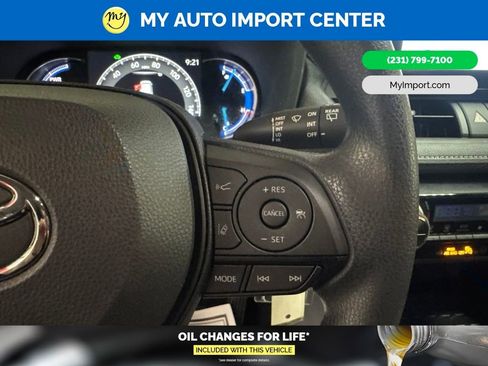 Used 2025 Toyota RAV4 LE AWD/4WD image 17