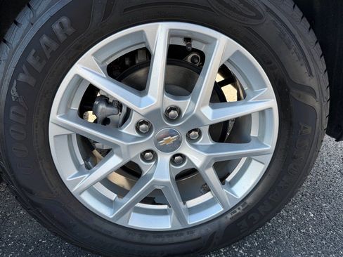 Used 2023 Chevrolet Equinox LT w/ Driver Convenience Package image 12