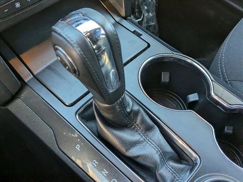 Used 2018 Ford Explorer XLT image 13