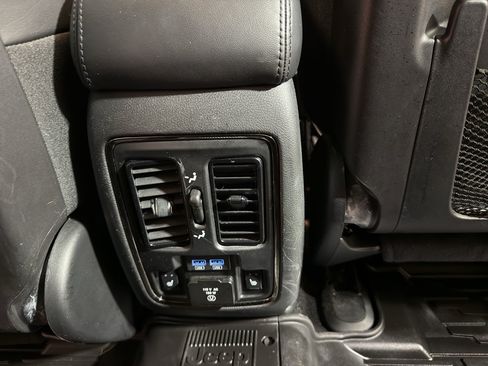 Used 2021 Jeep Grand Cherokee High Altitude AWD/4WD image 29