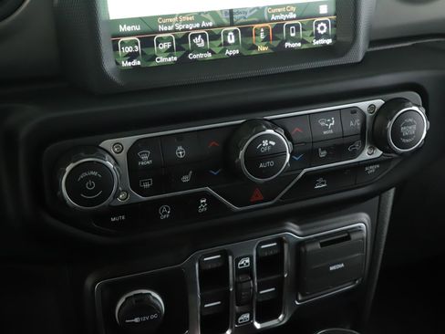 Used 2022 Jeep Wrangler Unlimited Sport AWD/4WD image 13