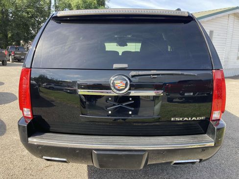 Used 2014 Cadillac Escalade Premium image 3