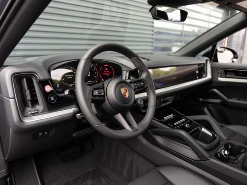 New 2026 Porsche Cayenne Coupe AWD/4WD image 4