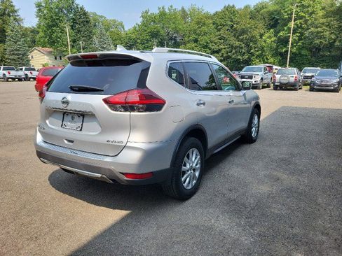 Used 2018 Nissan Rogue SV image 6