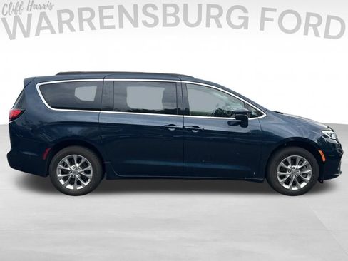 Used 2022 Chrysler Pacifica Touring-L AWD/4WD image 8