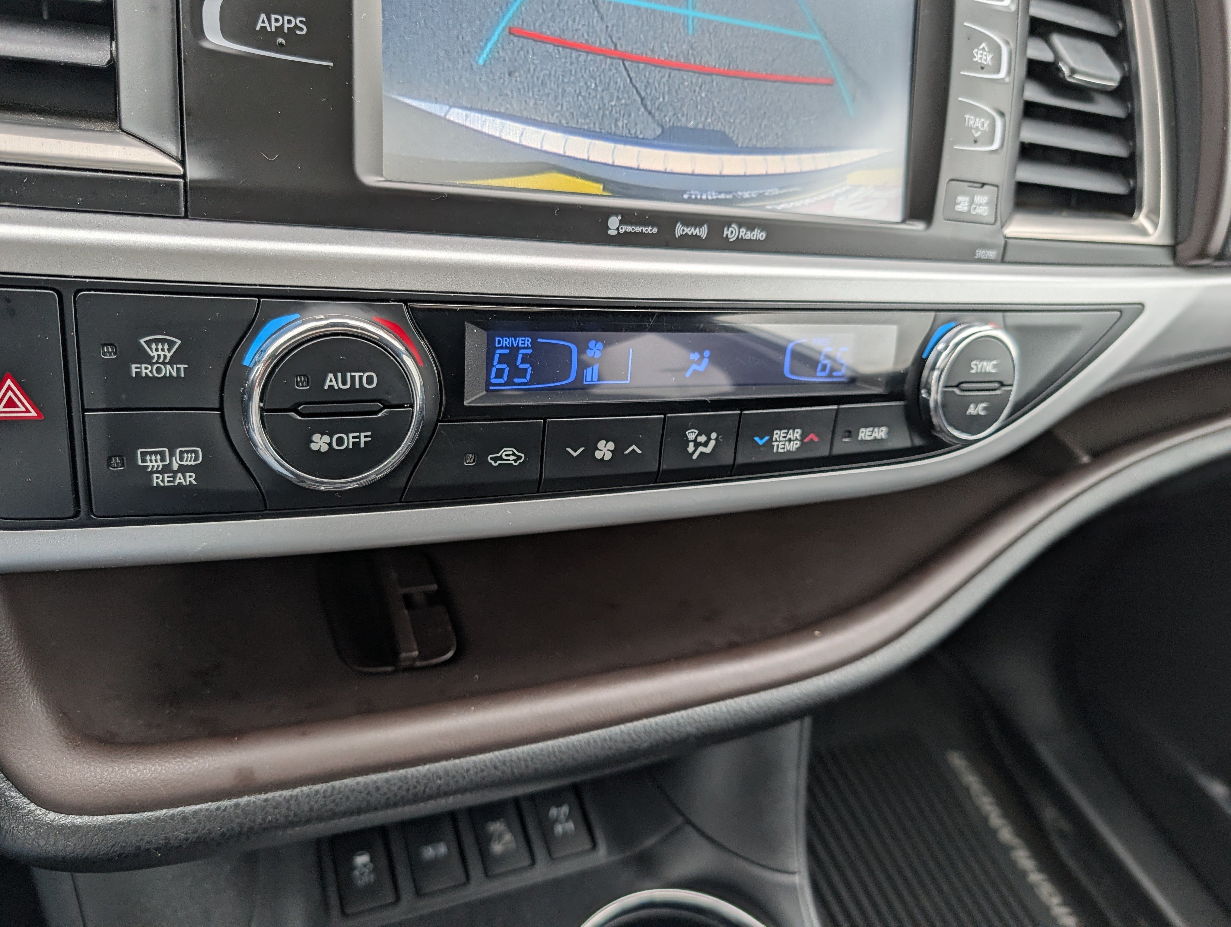 Used 2019 Toyota Highlander XLE AWD/4WD image 31