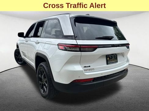 Used 2024 Jeep Grand Cherokee Altitude AWD/4WD image 10