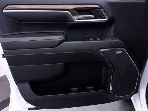 Used 2024 Chevrolet Silverado 1500 LT Trail Boss w/ LT Trail Boss Premium Package AWD/4WD image 18