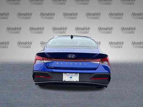 Used 2025 Hyundai Elantra SE FWD image 9