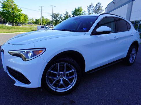 Used 2018 Alfa Romeo Stelvio Sport w/ Quick Order Package 22J Sport AWD/4WD image 3