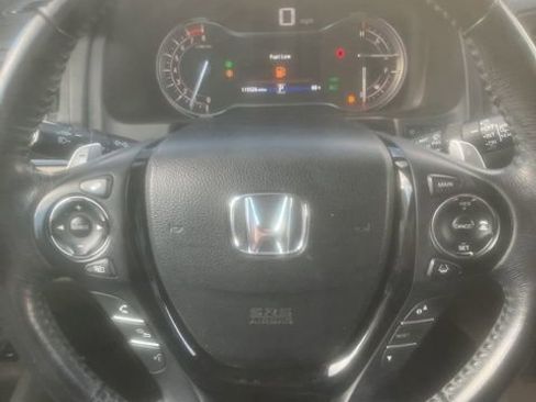 Used 2017 Honda Pilot Touring image 5
