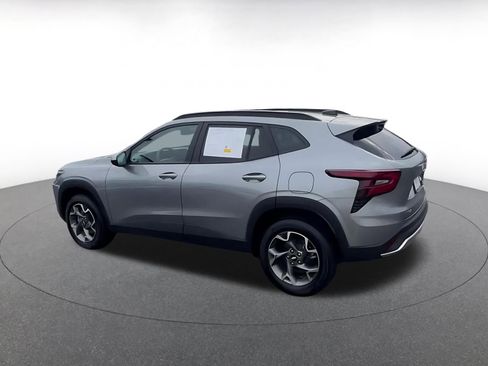 Used 2025 Chevrolet Trax LT image 10