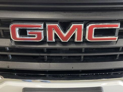Used 2024 GMC Terrain SLE image 8