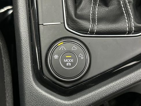 Used 2022 Volkswagen Taos SEL image 22