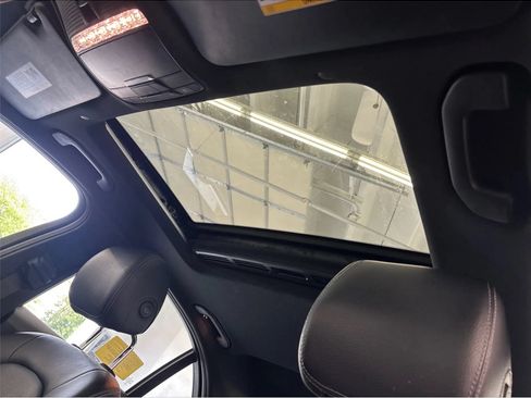 Used 2019 Mercedes-Benz C 300 Sedan image 26