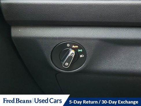 Certified 2022 Volkswagen Jetta SE w/ Panoramic Sunroof Package image 28