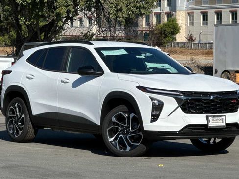 New 2025 Chevrolet Trax RS image 2