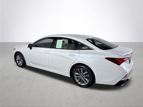Used 2022 Toyota Avalon XLE w/ Moonroof Package image 8