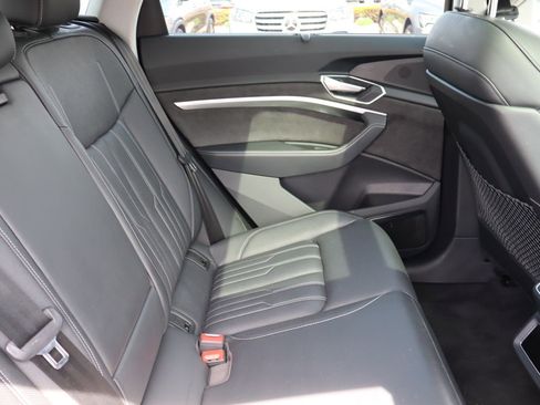 Used 2021 Audi e-tron Prestige w/ Prestige Package image 15