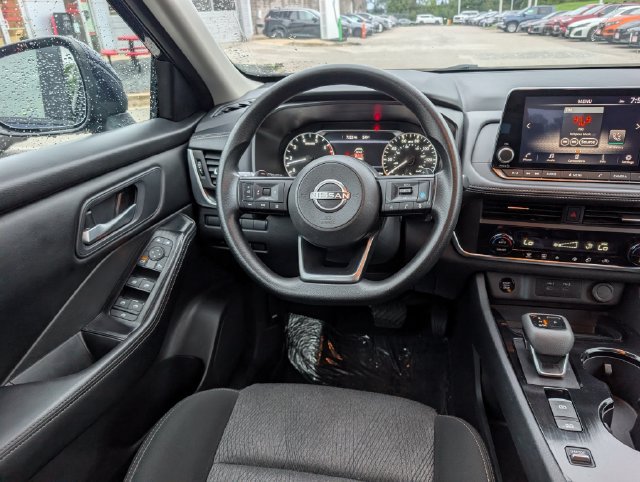 Used 2024 Nissan Rogue SV FWD image 17