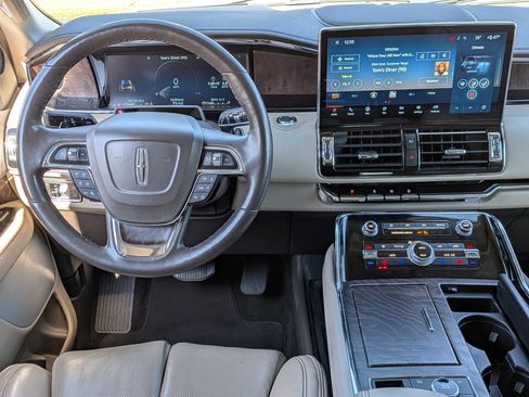 Used 2022 Lincoln Navigator Reserve image 30