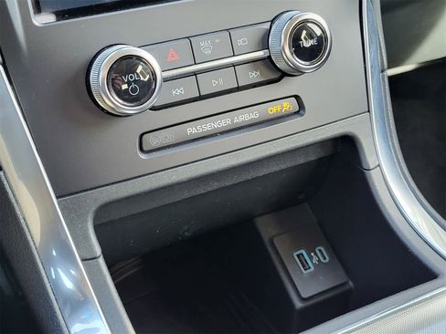 Used 2024 Ford Edge Titanium image 17