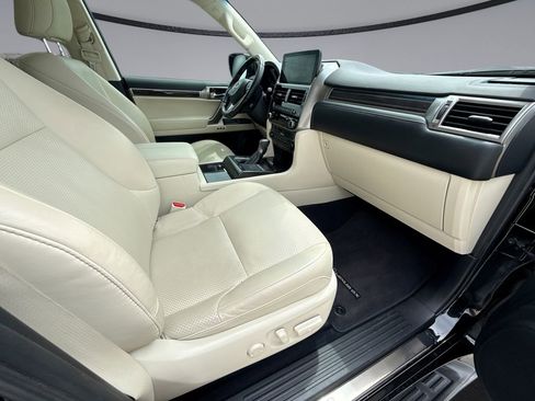 Used 2023 Lexus GX 460 Luxury w/ Accessory Package AWD/4WD image 15