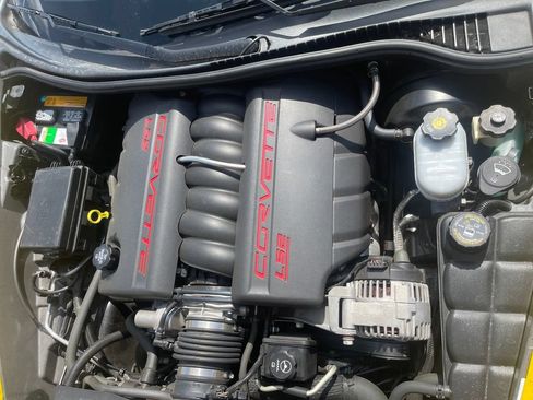 Used 2005 Chevrolet Corvette Convertible w/ Preferred Equipment Group RWD image 9