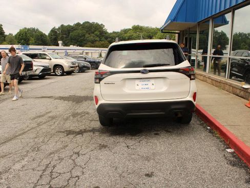 Used 2025 Subaru Forester Premium AWD/4WD image 5