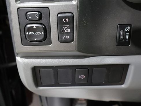Used 2016 Toyota Sequoia SR5 AWD/4WD image 30