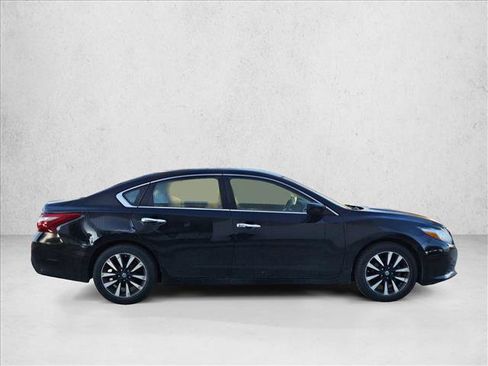 Used 2018 Nissan Altima 2.5 SV image 4