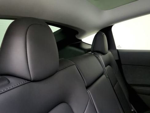 Used 2025 Tesla Model Y Long Range RWD image 38