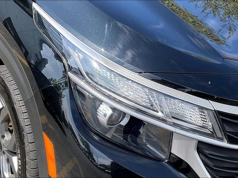 Used 2025 Kia Seltos LX AWD/4WD image 32