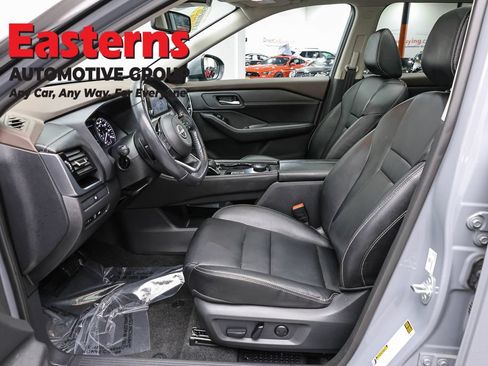 Used 2023 Nissan Rogue SL AWD/4WD image 14