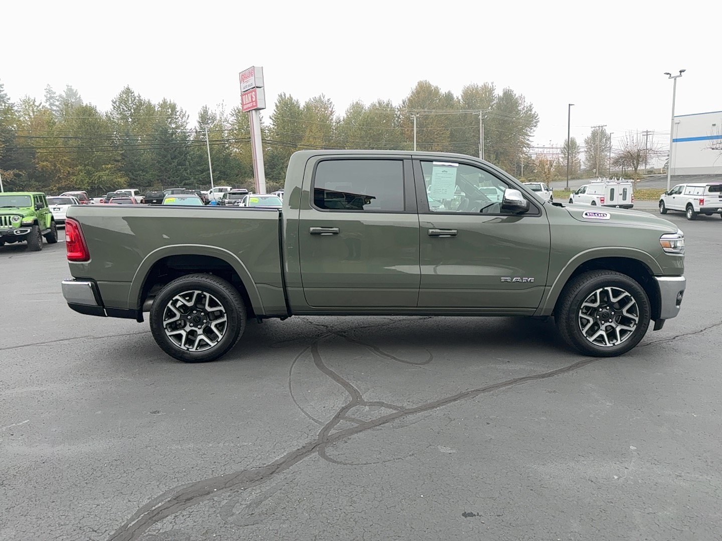 Used 2026 RAM 1500 Laramie AWD/4WD image 5